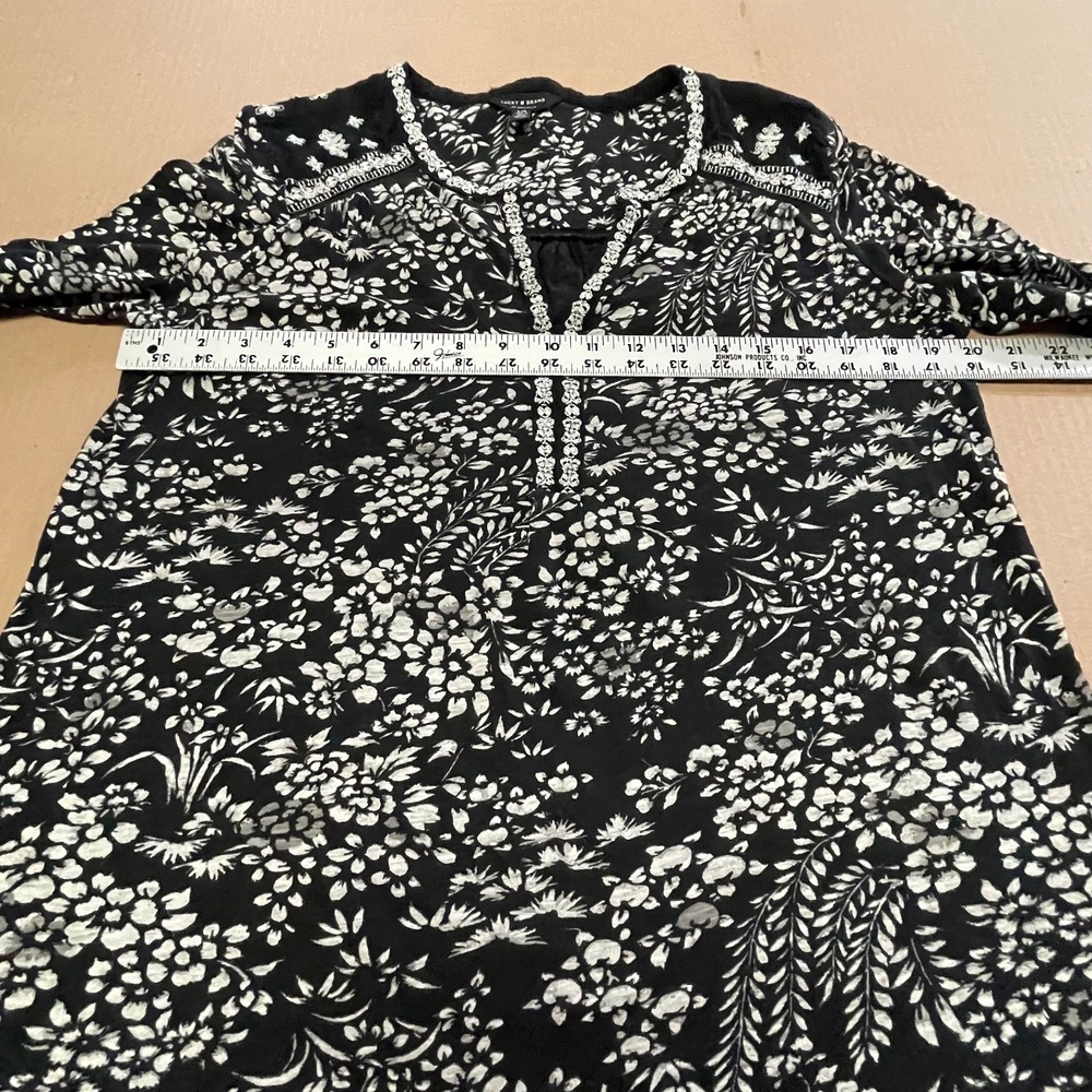 Lucky Brand Women's Sz L V-Neck Mixed Fabric‎ Embroidered Lace Black & White Top - Picture 10 of 16